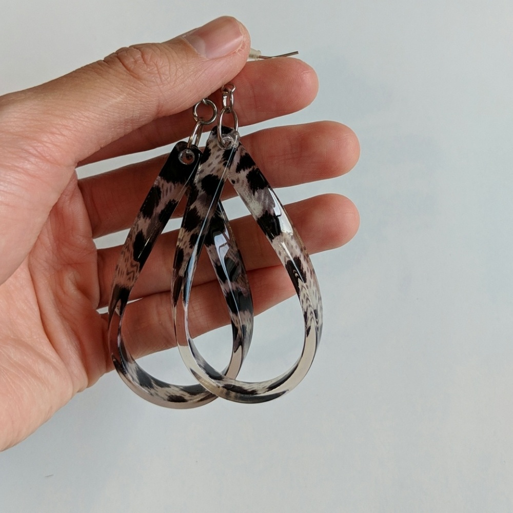 Gray leopard print earrings